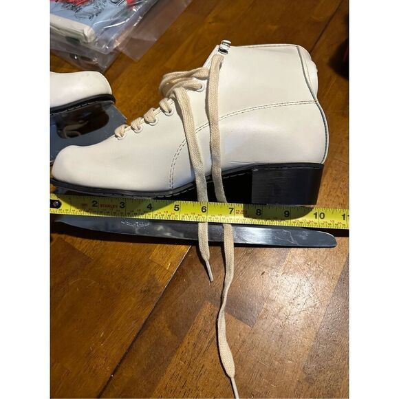 Vintage Brookfield Japan Women’s White Lace up Figure Ice Skates and Bag Size 9 - Picture 11 of 16